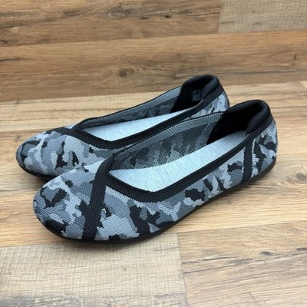 Clarks Shoes Womens Size 9.5M Gray Black Low Ballet Flats Camo Comfort Loafers